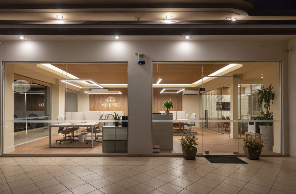 Σύγχρονος γραφειακός χώρος με φως