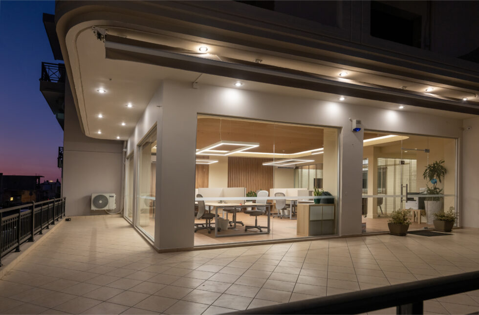 Μοντέρνος επαγγελματικός χώρος γραφείων