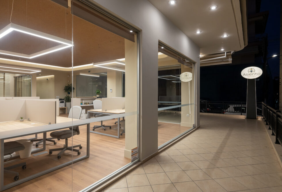 Μοντέρνο γραφείο με φωτισμό